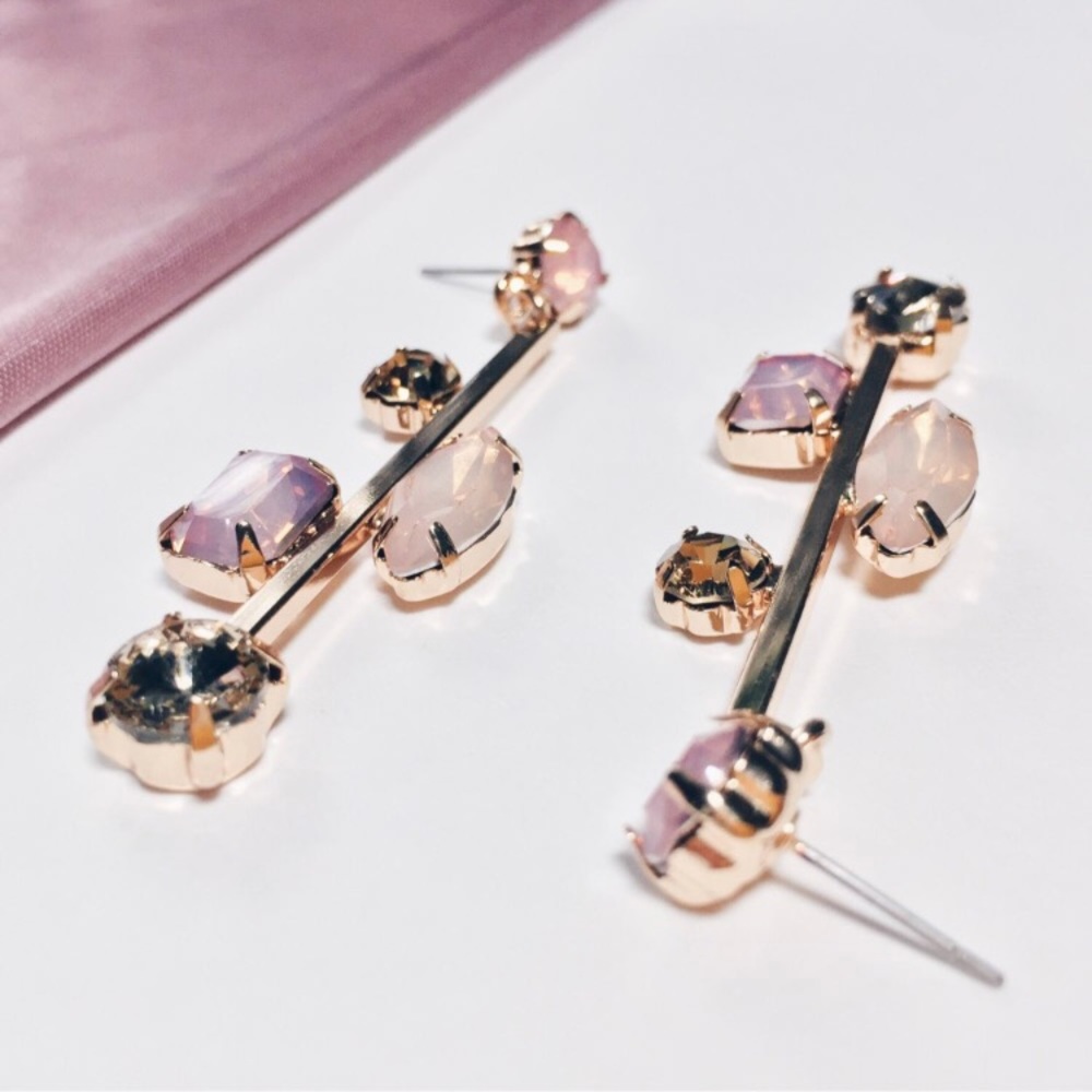 🆕 ELISE Crystal Dangle Drop Earrings - Picture 4 of 8